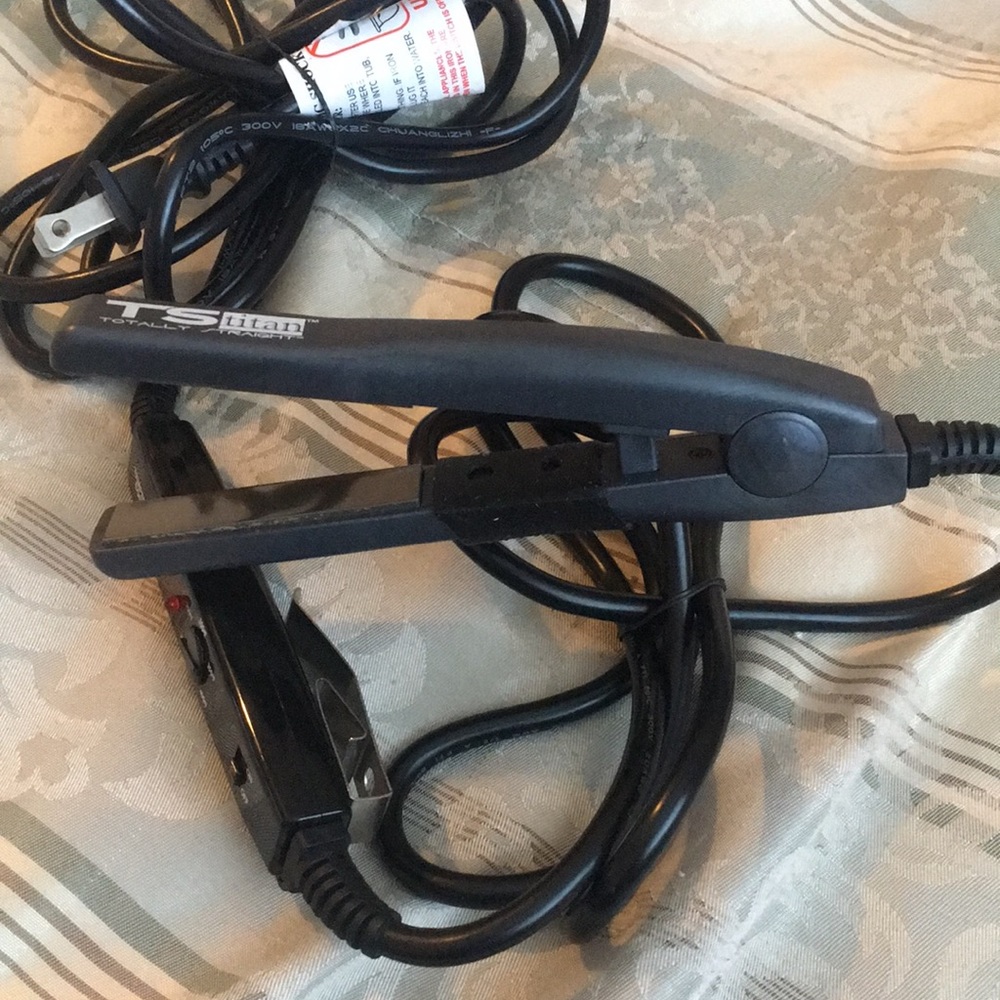 TS Titan Miniature Hair Straightener